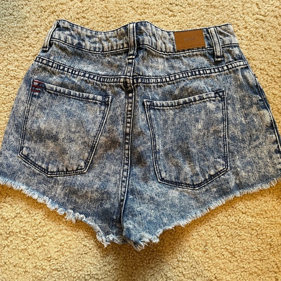 BDG high rise DREE cheeky jean shorts - Picture 4 of 8